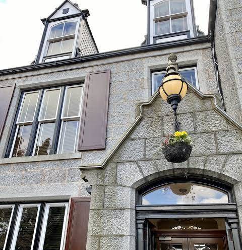 The dutch mill hotel