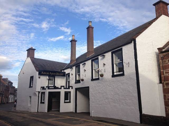 Airlie arms