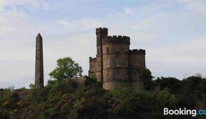 Edinburgh art apartments