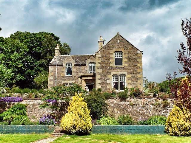 Kirkton barns