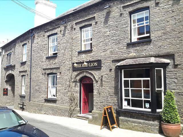 The Red Lion Hotel Image