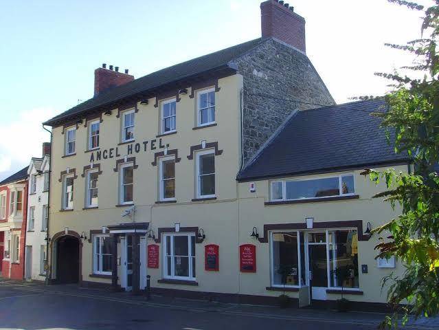 The angel hotel cardigan