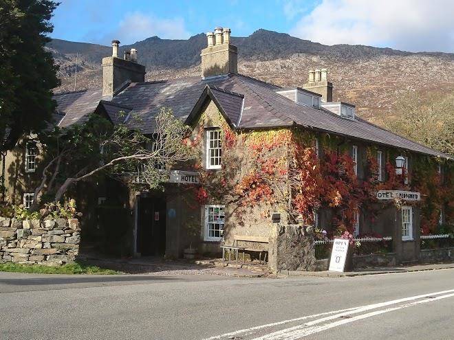 Pen y gwryd hotel