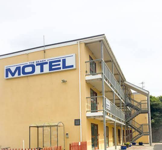The beach motel & driftwood restaurant bar