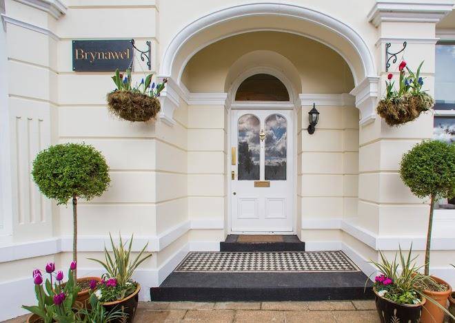 James' place brynawel