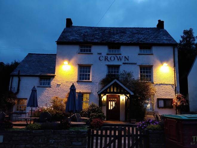 The crown pantygelli