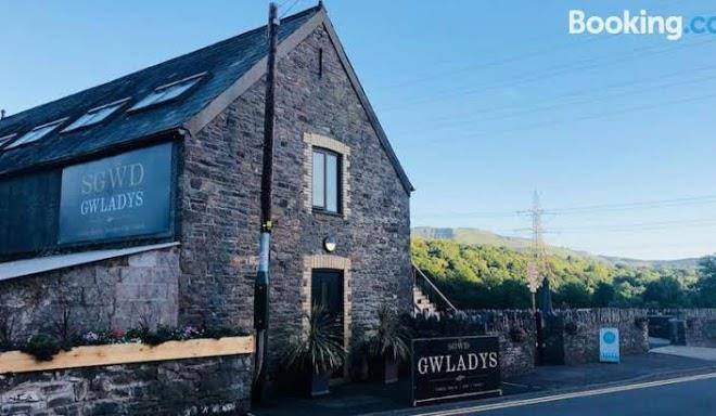 Sgwd gwladys coffee bar & lodge