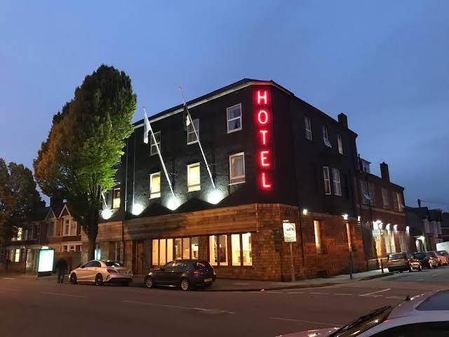 Victoria hotel newport