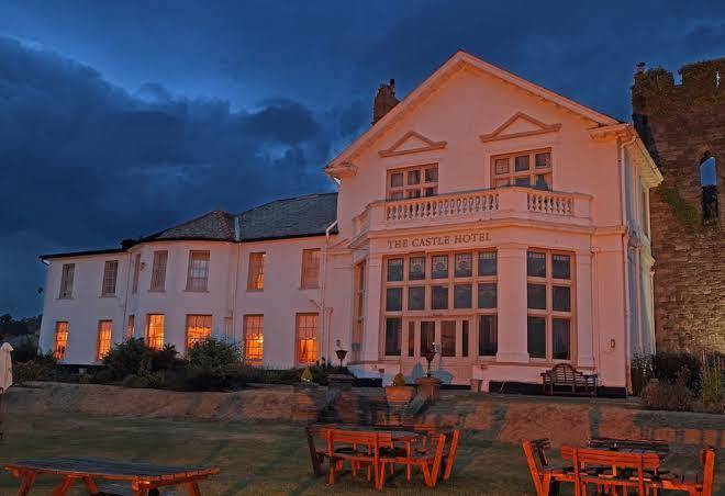 Brecon castle hotel restaurant