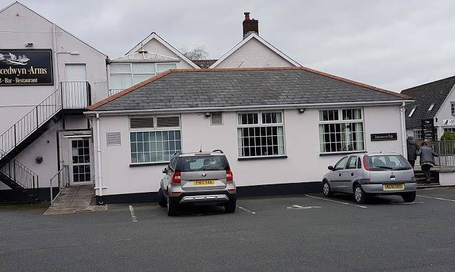 Ynyscedwyn arms hotel