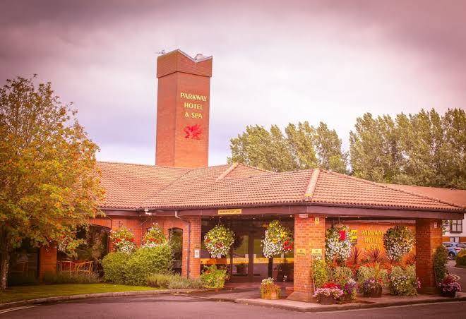 Parkway hotel & spa