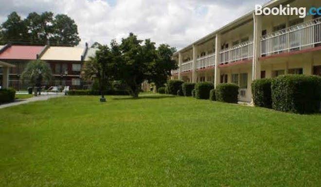 Executive inn & suites