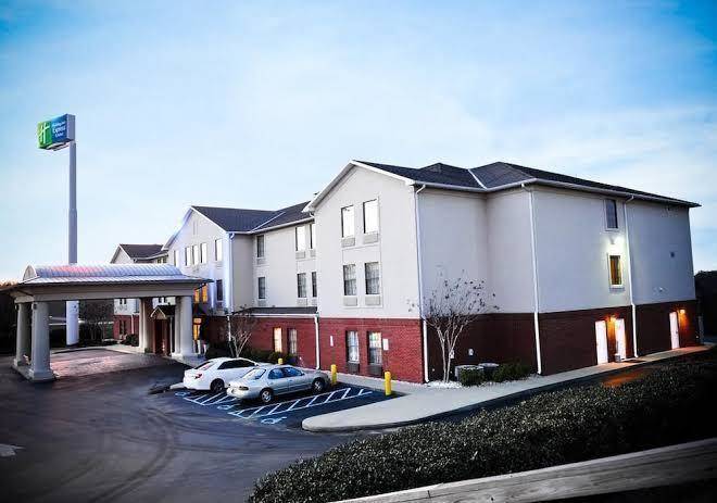 Comfort inn & suites fultondale gardendale i 65