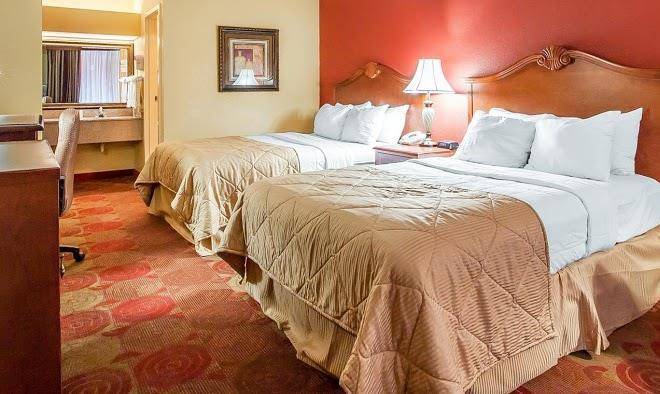 Clarion inn & suites university center