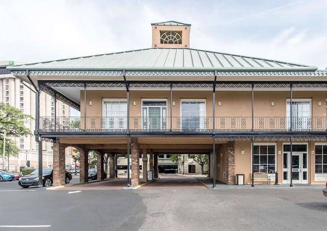 Quality inn downtown historic district