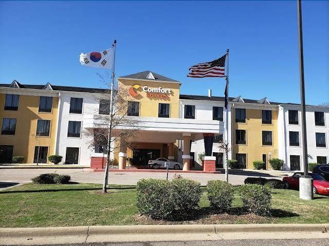 Comfort Suites Airport South Montgomery Image