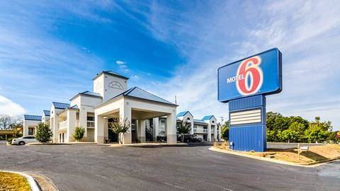 Motel 6 Troy Al Image