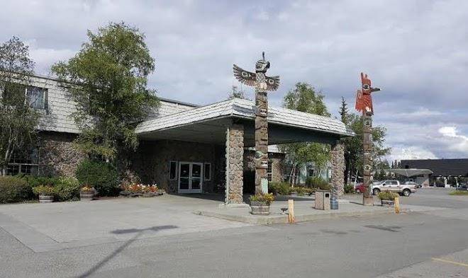 Coast inn at lake hood
