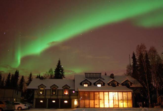 7 Gables Inn & Suites Image