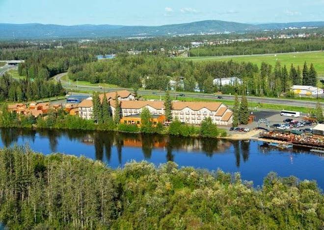 Pike's waterfront lodge