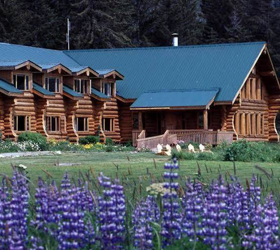 Glacier bay's bear track inn