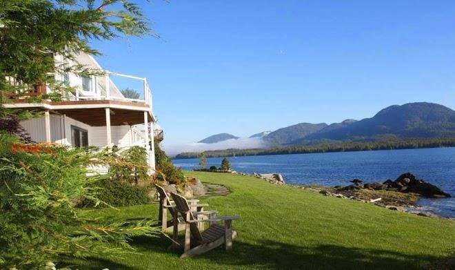 Anchor inn by the sea