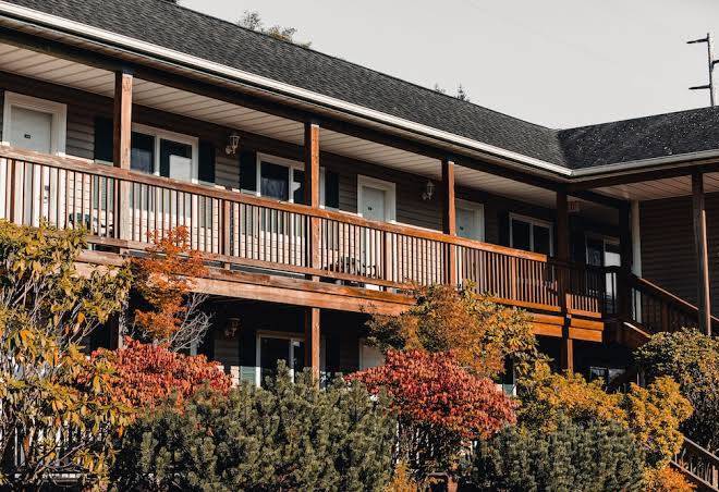 Edgewater Inn Restaurant & Marina Image