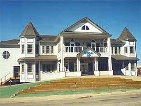 Aurora inn & suites