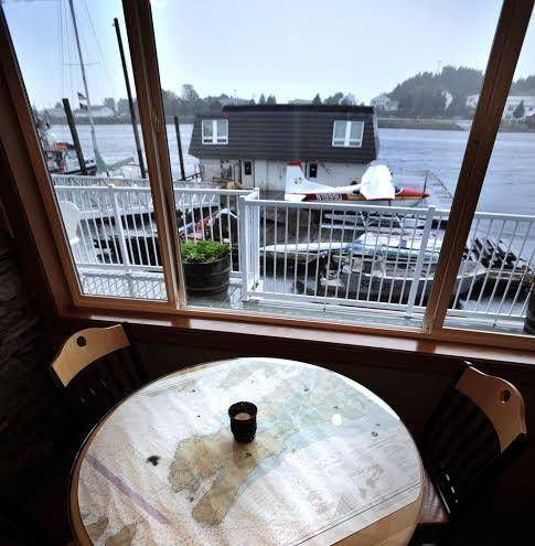 Fly in fish inn
