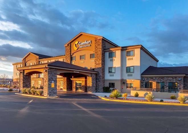 Comfort inn & suites page at lake powell