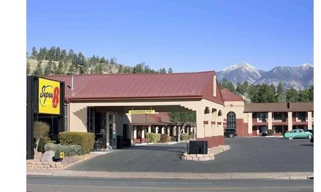Super 8 by wyndham nau downtown conference center