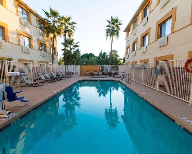 Comfort suites phoenix airport
