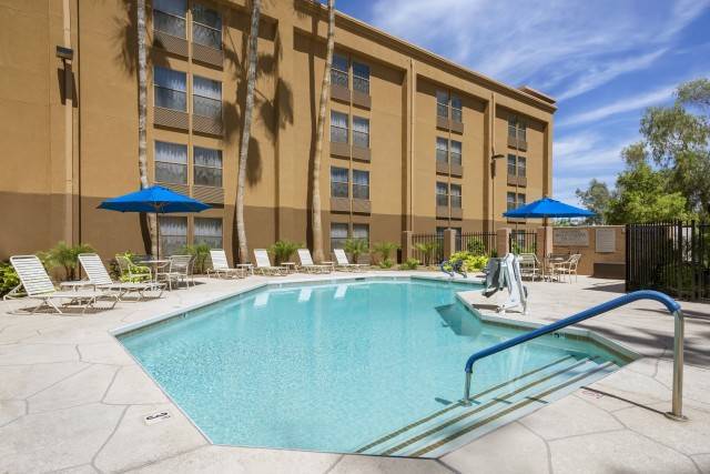 Greentree inn & suites phoenix sky harbor