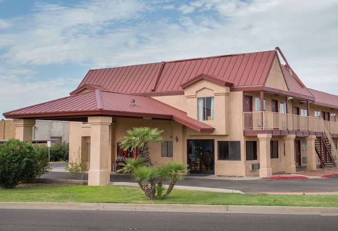 Knights inn phoenix at n black canyon hwy