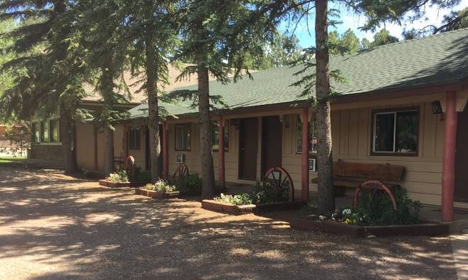 The pinetop lodge motel