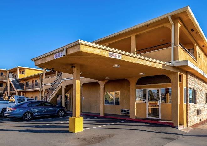 Econo lodge university