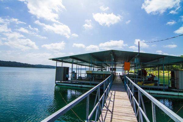 Fish and fiddle resort