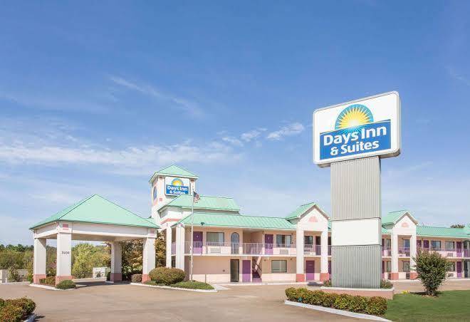 Days inn & suites by wyndham bentonville