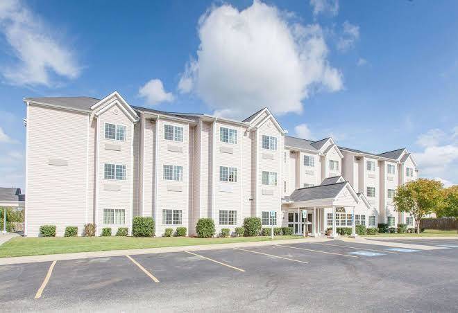 Microtel inn & suites by wyndham rogers