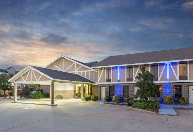 Super 8 by wyndham bentonville