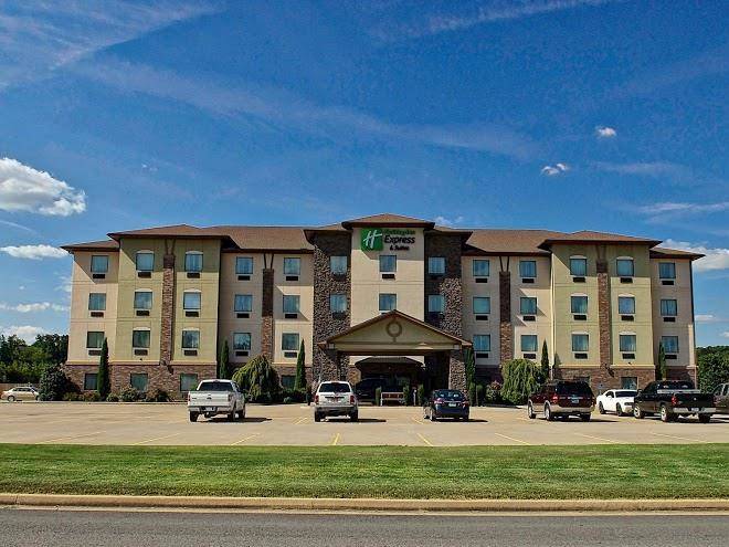Holiday Inn Express & Suites Heber Springs Image