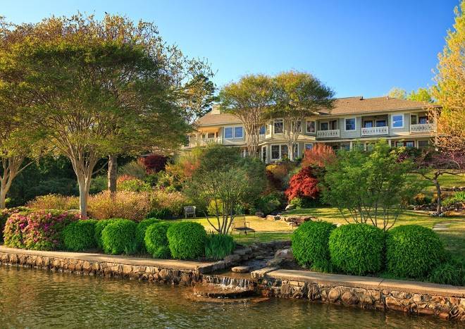 Lookout point lakeside inn