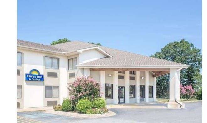 Days inn & suites by wyndham brinkley