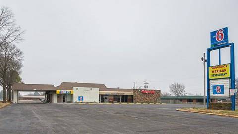 Motel 6 Brinkley Ar Image