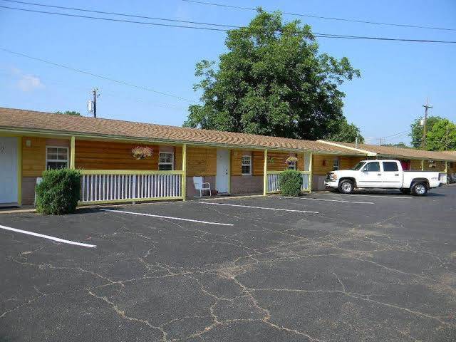 Little shamrock motel & water park