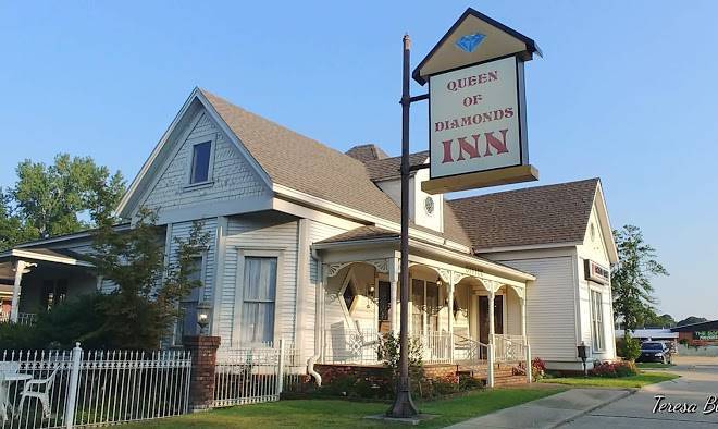Queen of diamonds inn