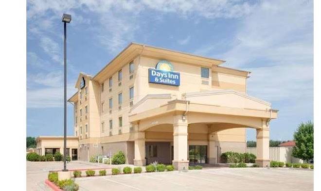 Days Inn & Suites By Wyndham Russellville Image
