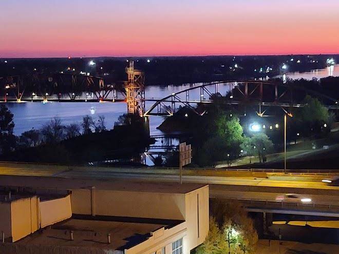 Courtyard By Marriott Little Rock Downtown Image