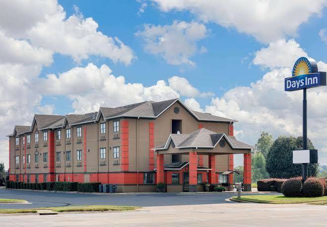 Days Inn By Wyndham North Little Rock Galloway Image