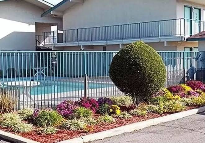 Rodeway inn fort smith i 40